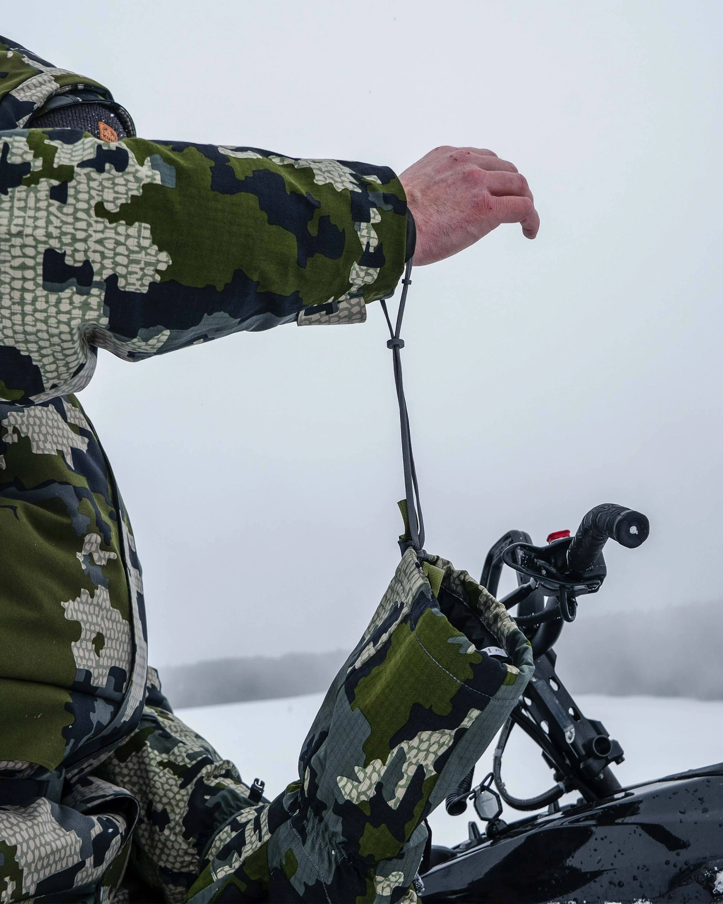 Super Down Arktuk Mitt | Verde - Image 6