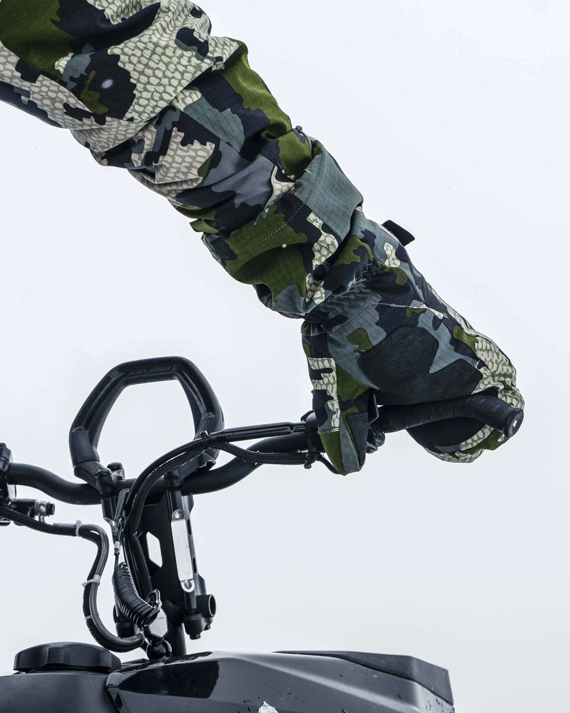 Super Down Arktuk Mitt | Verde - Image 8