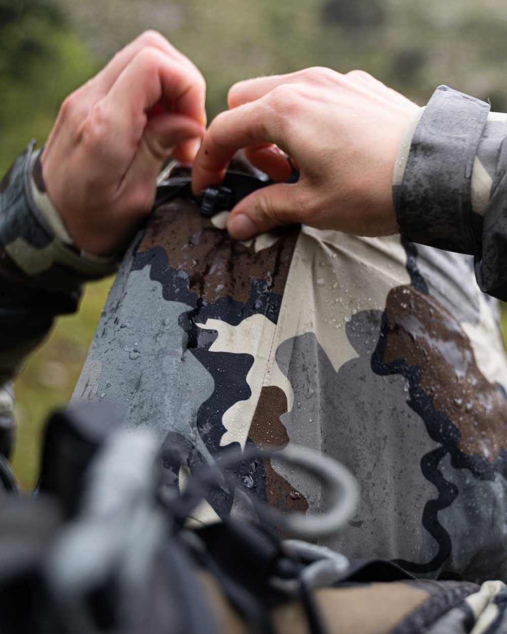 Women's Chugach TR Rain Jacket | Verde - Image 11